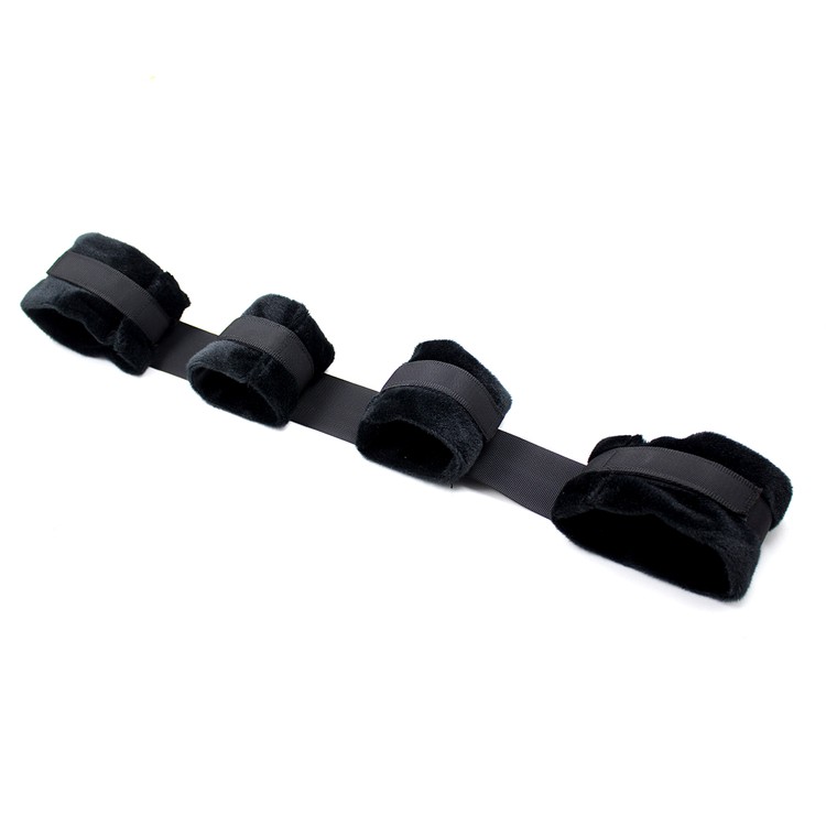 Spreader rod for poses with synthetic fur handcuffs