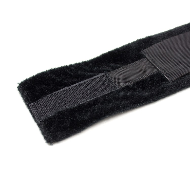 רצועה קטיפתית לרגליים וידיים