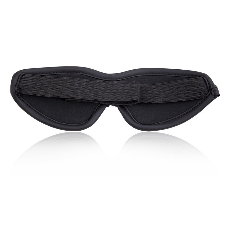 כיסוי עיניים אדום בטקסטורה משובצת