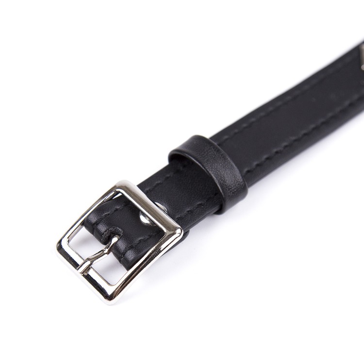 קולר דמוי עור עם מעויינים