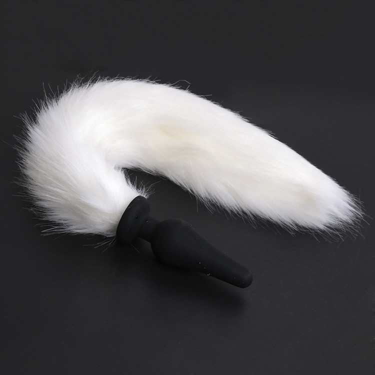 פלאג שחור עם זנב שועל לבן סינתטי