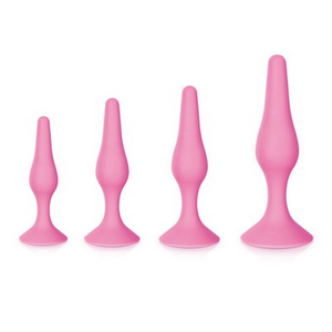 GLAMY A set of 4 butt plugs in different sizes made of pink silicone