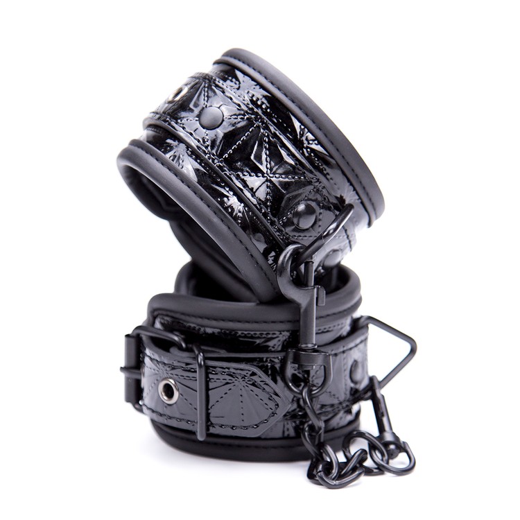 אזיקי בד בטקסטורה משובצת מבריקה Naughty Toys