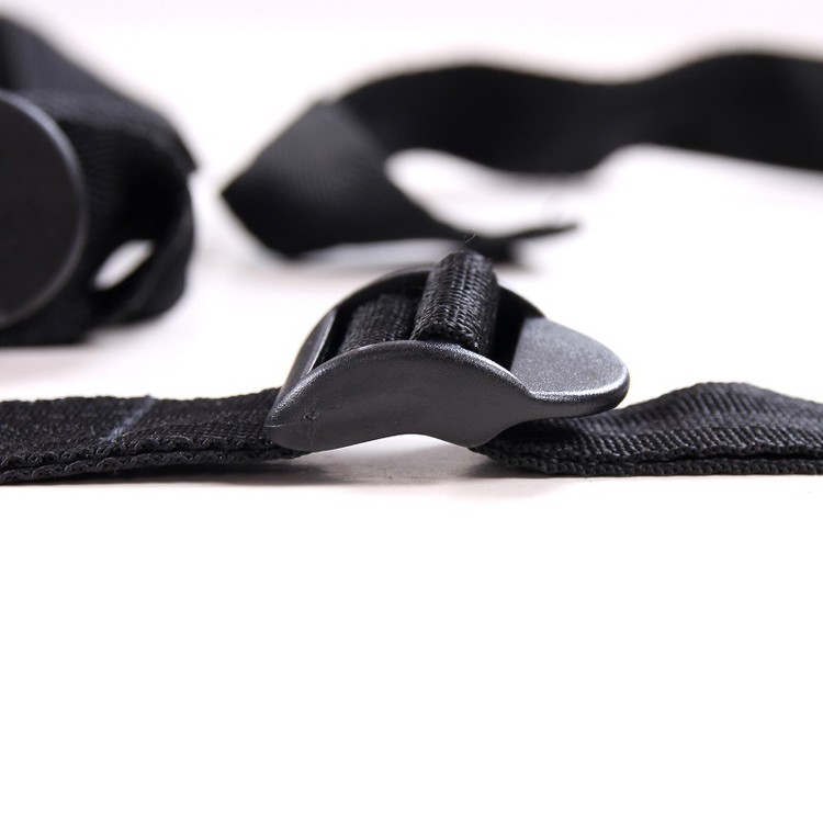 סטרפאון שחור עם רצועות לרגליים