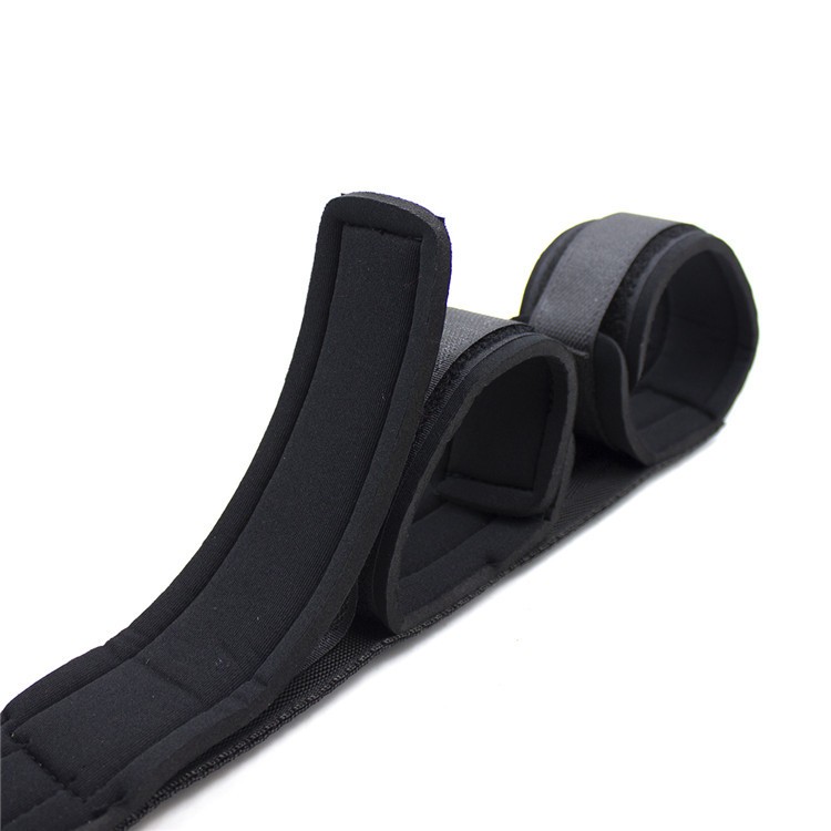 מוט לפישוק עם אזיקים לידיים ורגליים