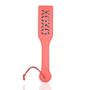 ספנקר PVC אדום עם כיתוב XOXO