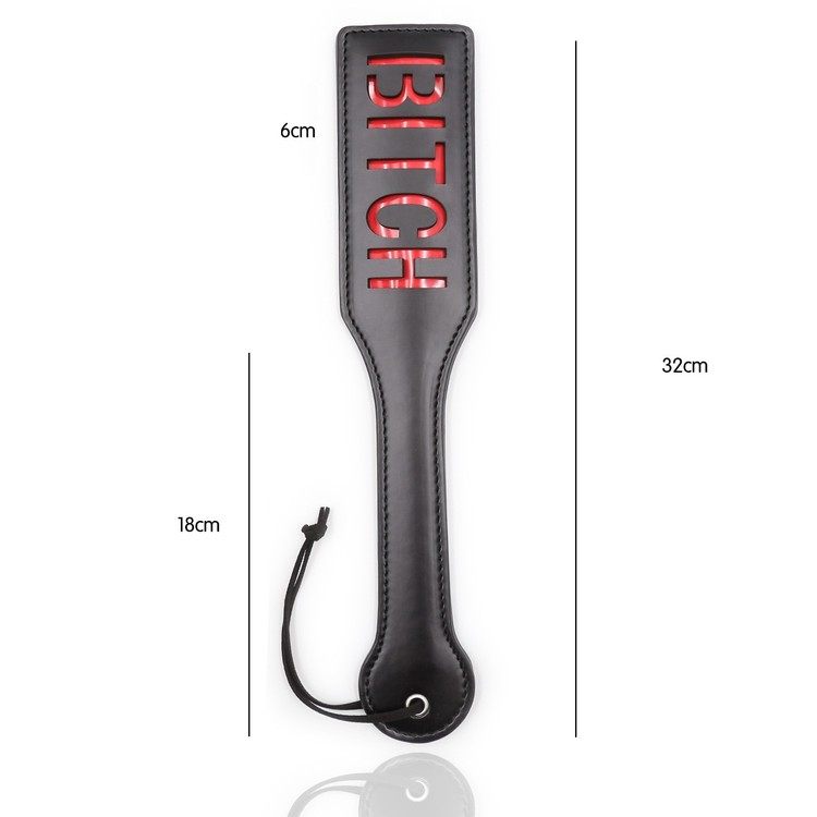 ספנקר דמוי עור שחור עם כיתוב BITCH