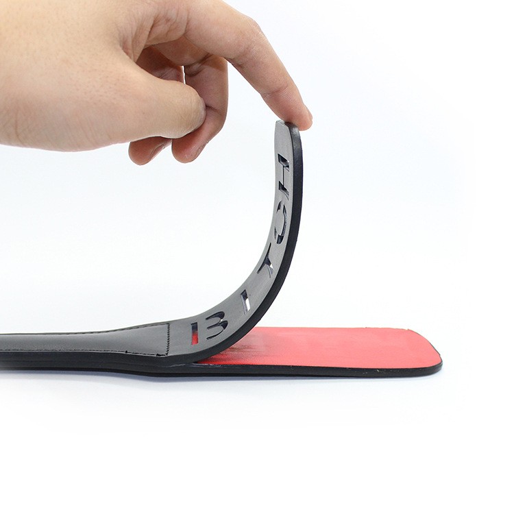 ספנקר PVC שחור מפוצל עם כיתוב BITCH