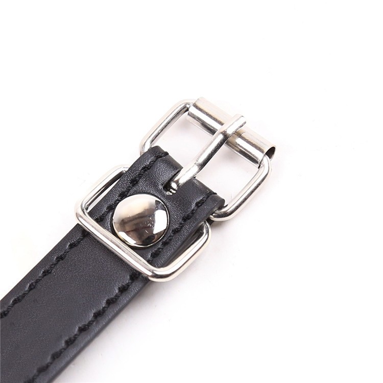 גאג בצורת שפתיים שחורות פעורות