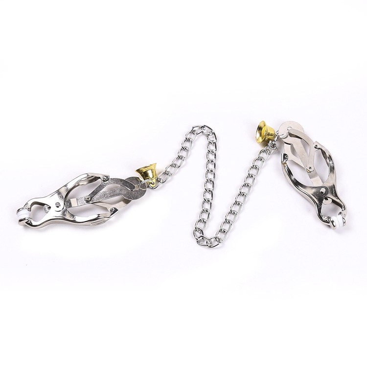 מצבטי פטמות ממתכת עם שרשרת ופעמונים