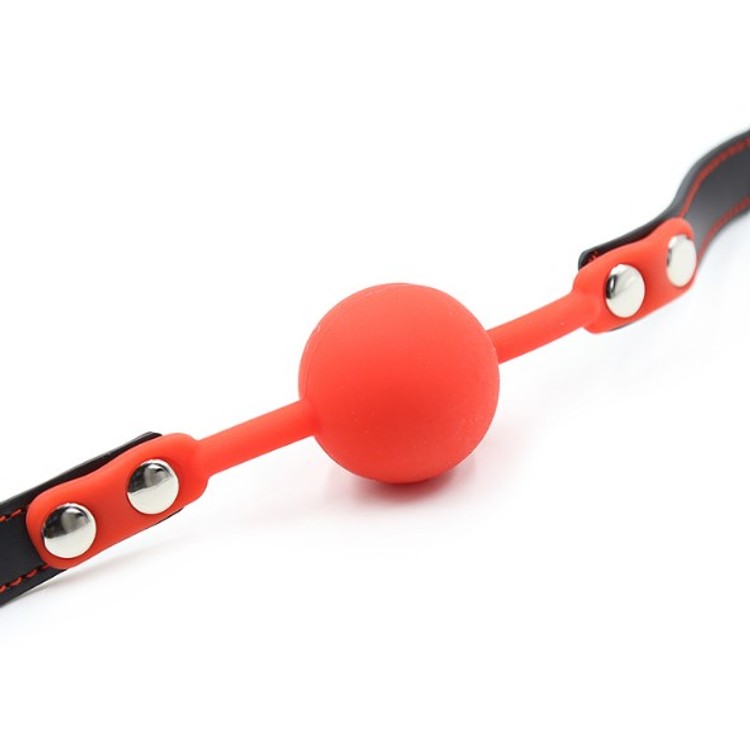 גאג סיליקון אדום עם רצועת לבבות