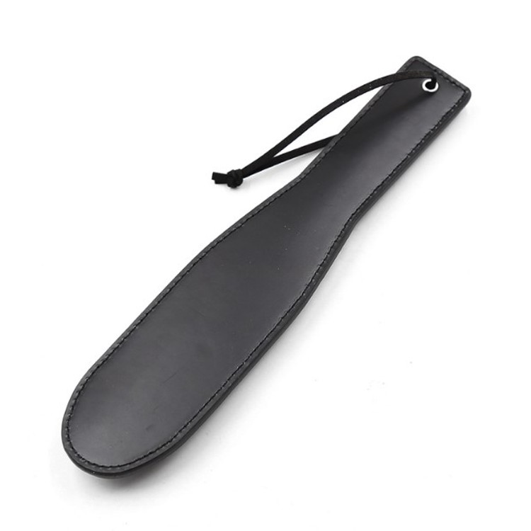 ספאנקר מעור טבעוני עם ניטים