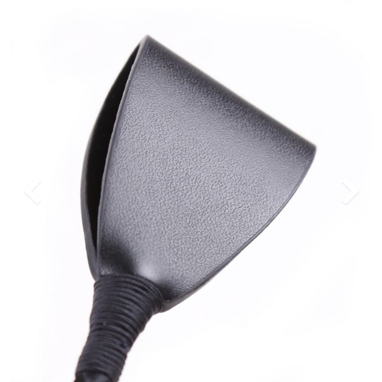 שוט רכיבה קומפקטי בעיצוב אלגנטי