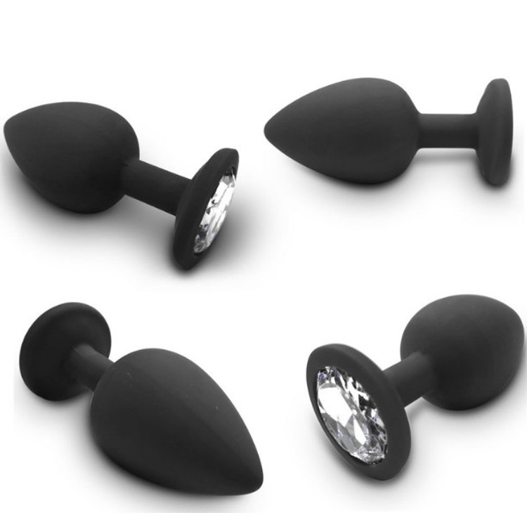 פלאג סיליקון שחור עם יהלום L