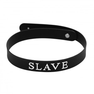 קולר סיליקון שחור עם כיתוב SLAVE