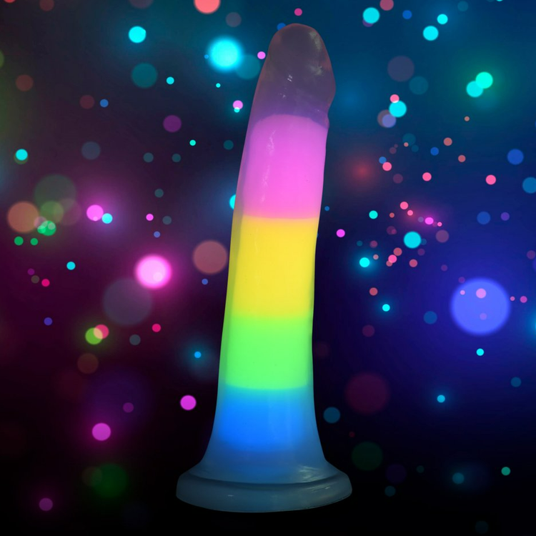 דילדו זוהר בחושך ב 3 צבעים מביתGlow-in-the-Dark Rainbow