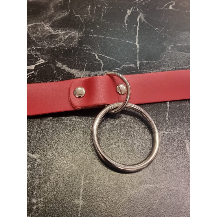קולר נשלטים עור אדום עם טבעת לרצועה