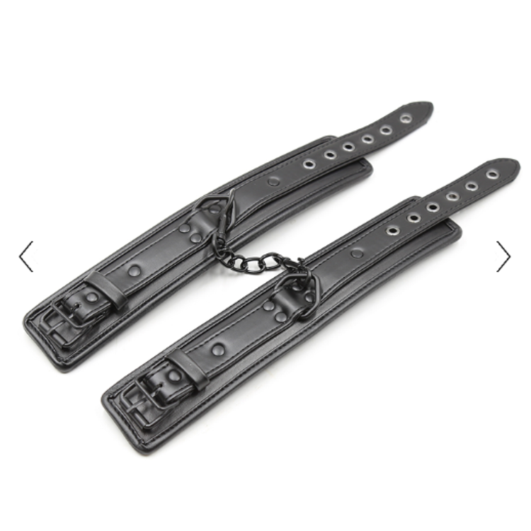 אזיקים שחורים מרופדים לידיים Naughty Toys