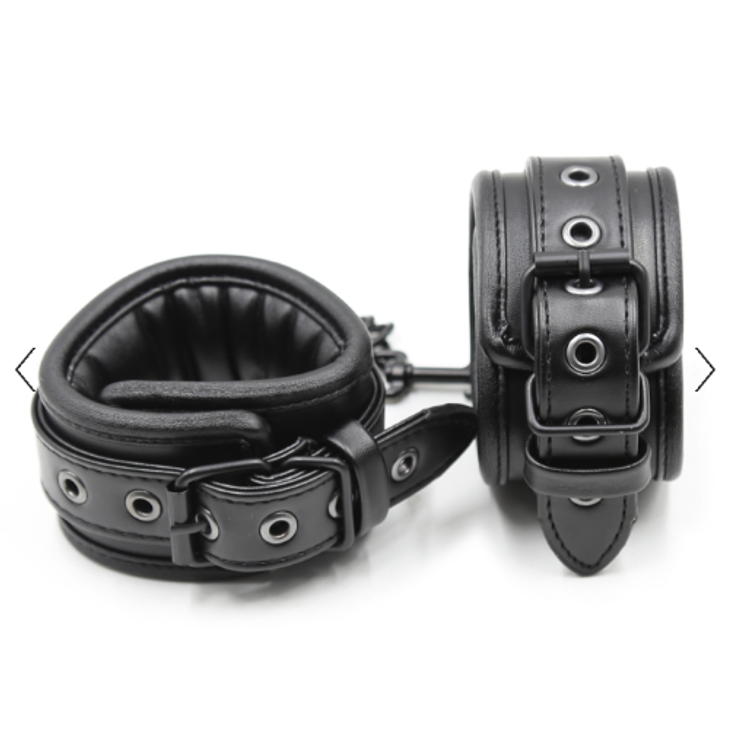 אזיקים שחורים מרופדים לידיים Naughty Toys