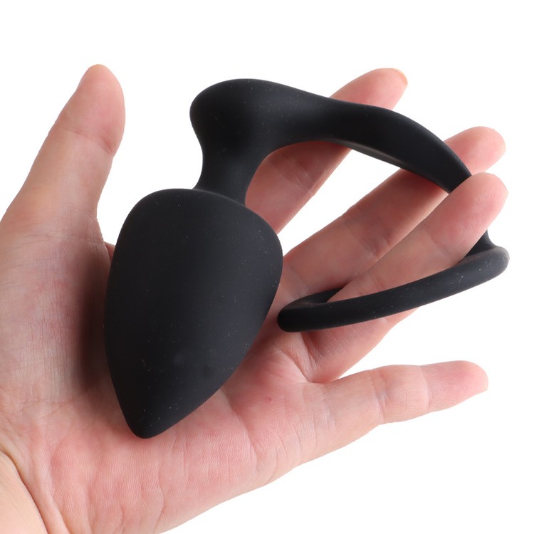 קוקרינג עם פלאג אנאלי גדול שחור