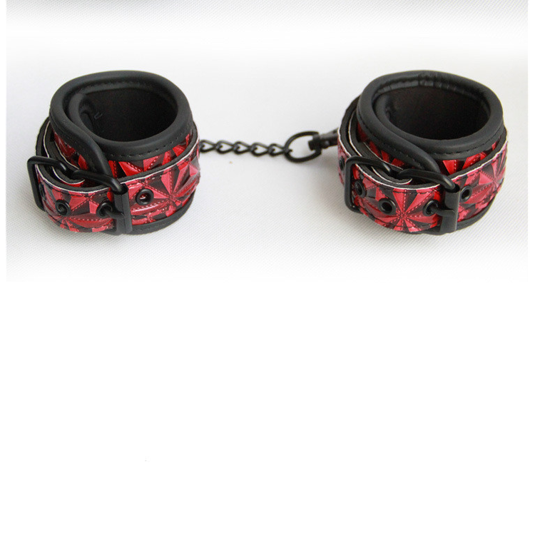 אזיקי ידיים בצבע אדום מבריק