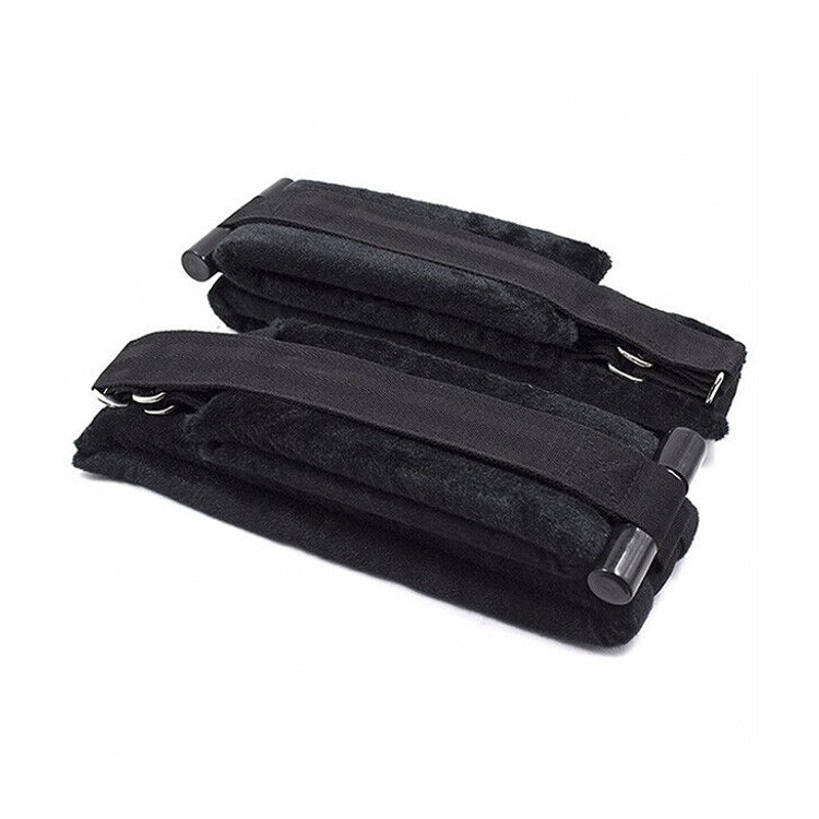 נדנדת סקס מתחברת לדלת