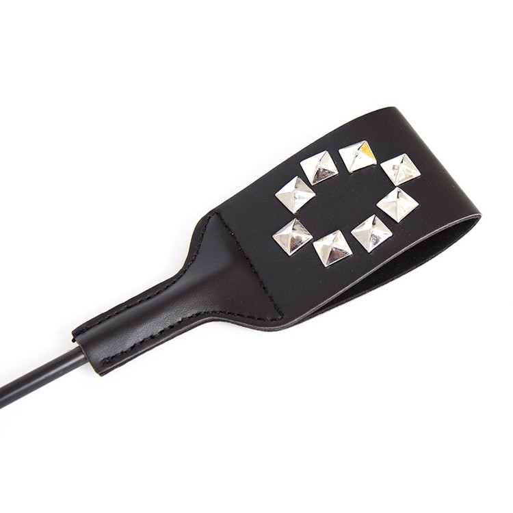 נוצת דגדוגים עם ספנקר מעוטר ניטים