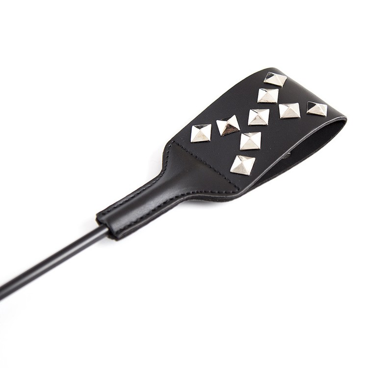 נוצת דגדוגים עם ספנקר מעוטר ניטים