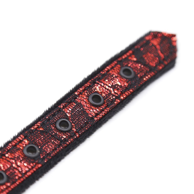 מחסום פה קטן מסיליקון עם רצועה מעוצבת