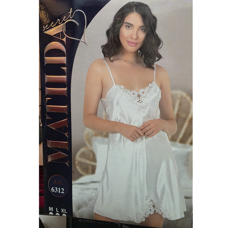 כותונת לבנה סקסית עם עיטורי פרחים