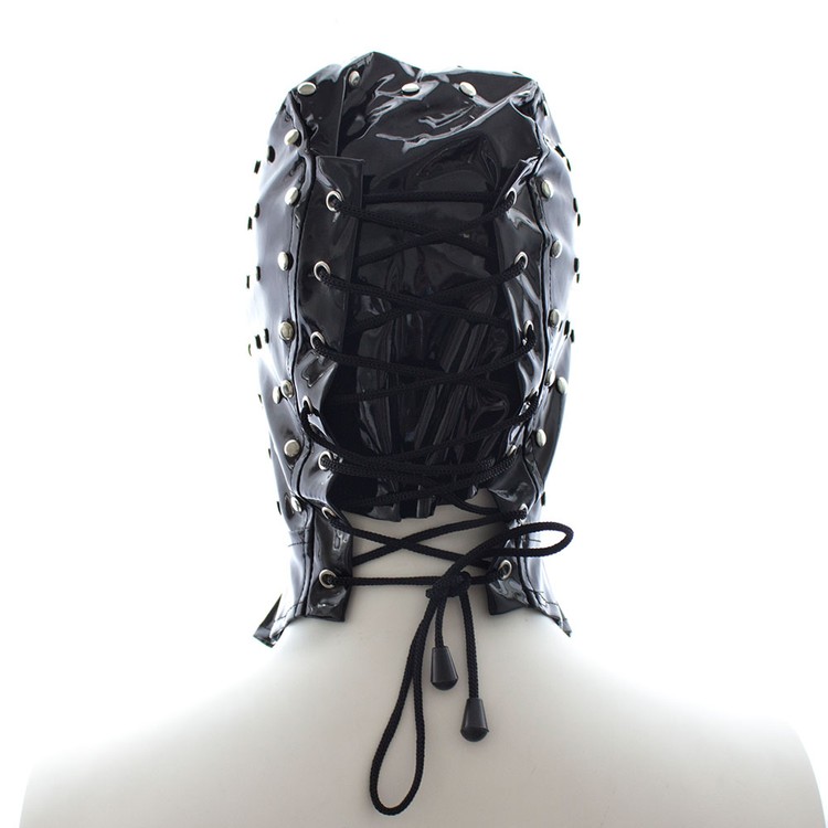 מסכת פנים מבריקה עם ניטים