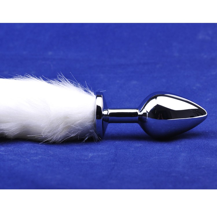 פלאג ממתכת עם זנב פרוותי לבן