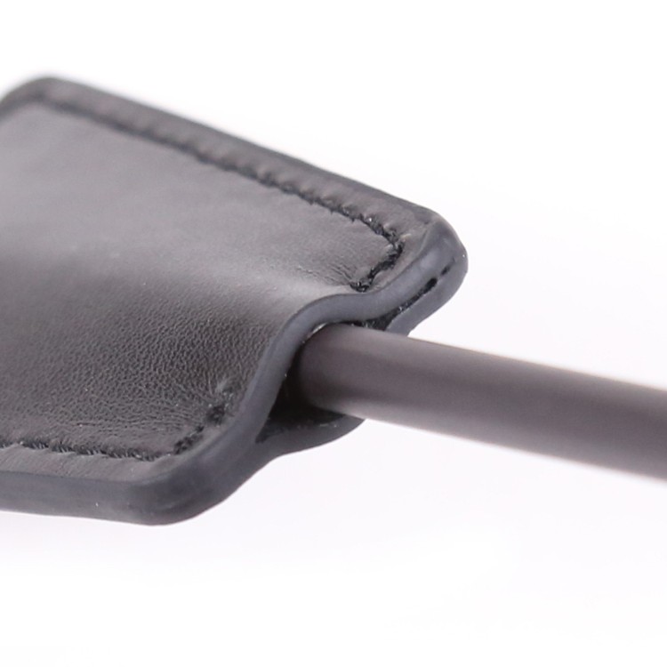 נוצה עם קרופ רחב שחור