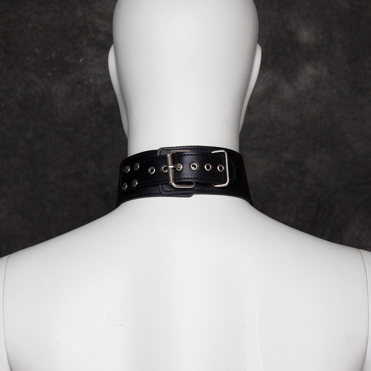 קולר רחב עם רצועה / שחור