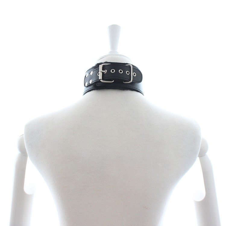 קולר רחב עם פרווה ורצועה/שחור