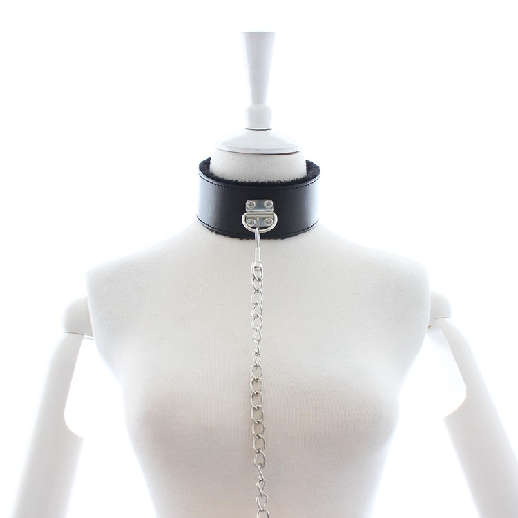 קולר רחב עם פרווה ורצועה/שחור