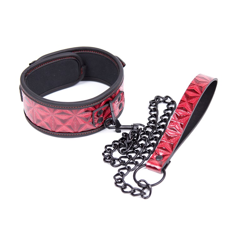 קולר משובץ ורצועה אדום