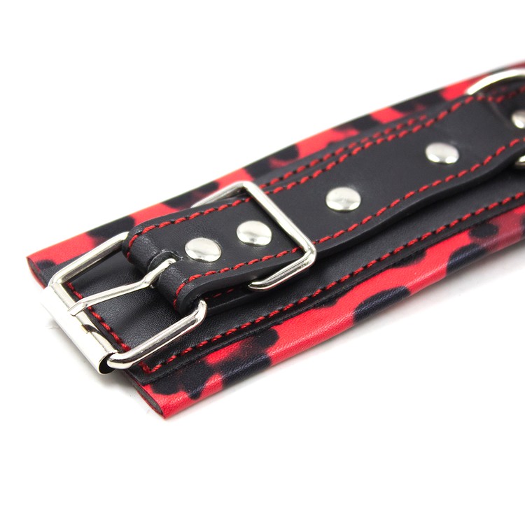 אזיקים מנומרים אדום/שחור