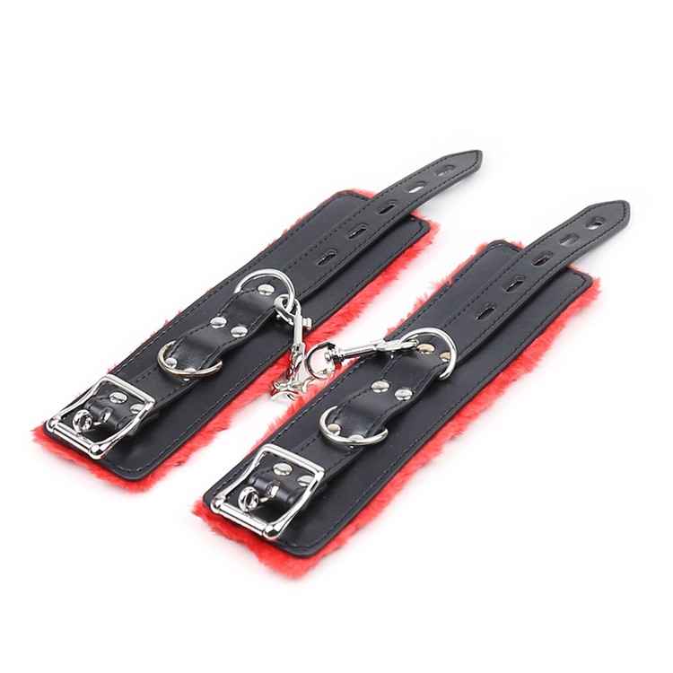 אזיקים דמוי עור/פרווה אדומה - צעצועי מין לזוגות