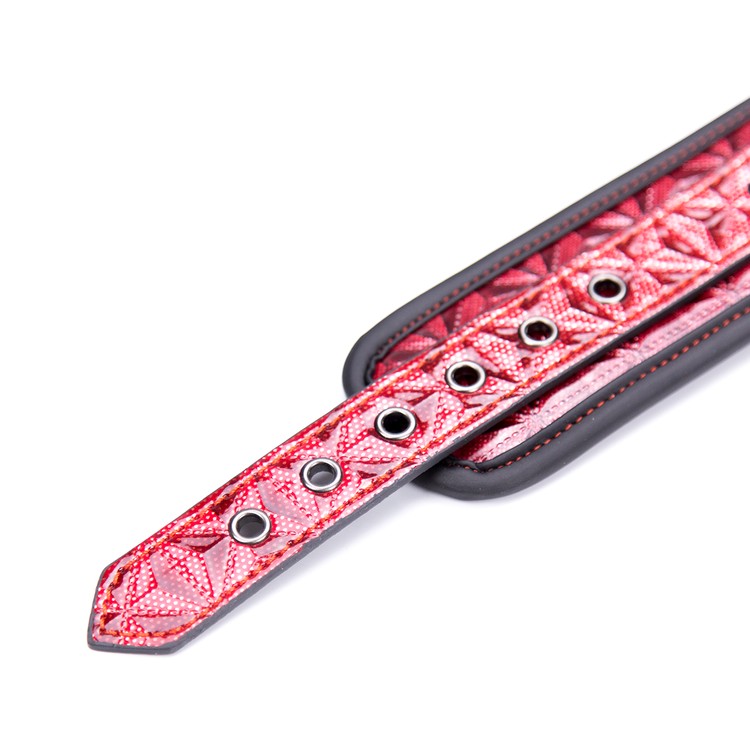 אזיקי ידיים משובץ אדום מבריק