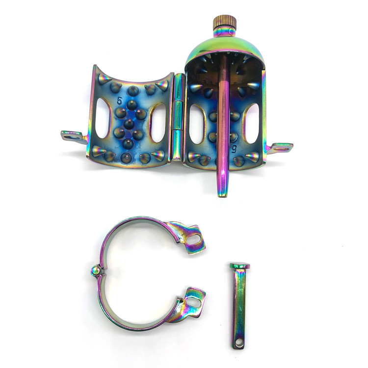 תא עינויים ננעל ממתכת עם סאונד מתפרק