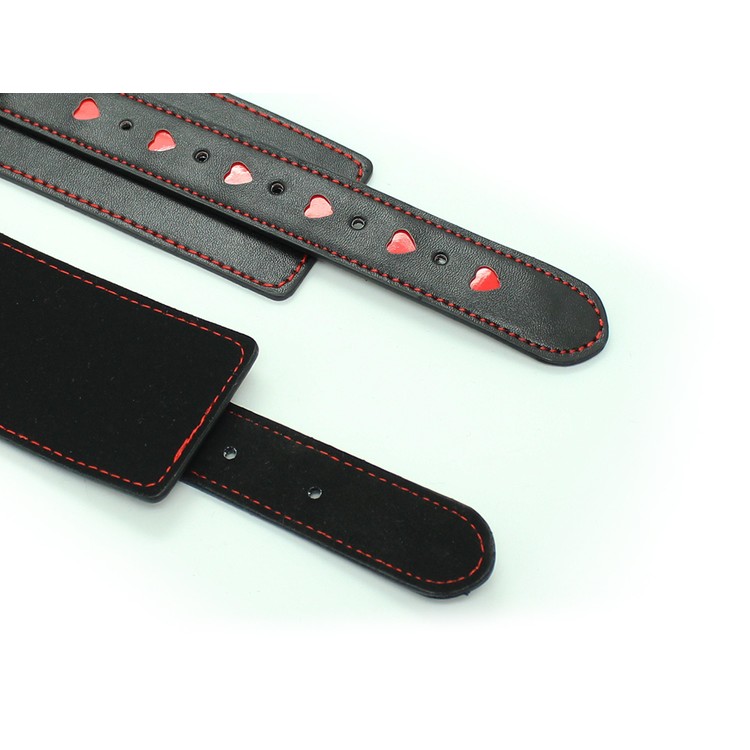 אזיקי רגליים עם לבבות