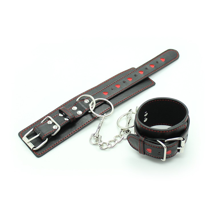 אזיקי רגליים עם לבבות