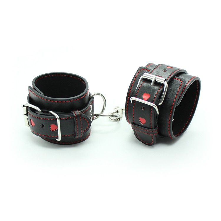 אזיקי רגליים עם לבבות