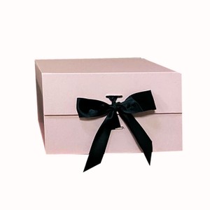 אריזת מתנה מהודרת ורודה/סרט שחור