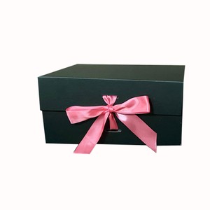 אריזת מתנה מהודרת שחורה/סרט ורוד