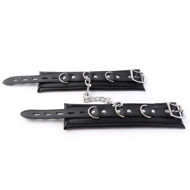 אזיקי ידיים  מרופדים עם אבזמים