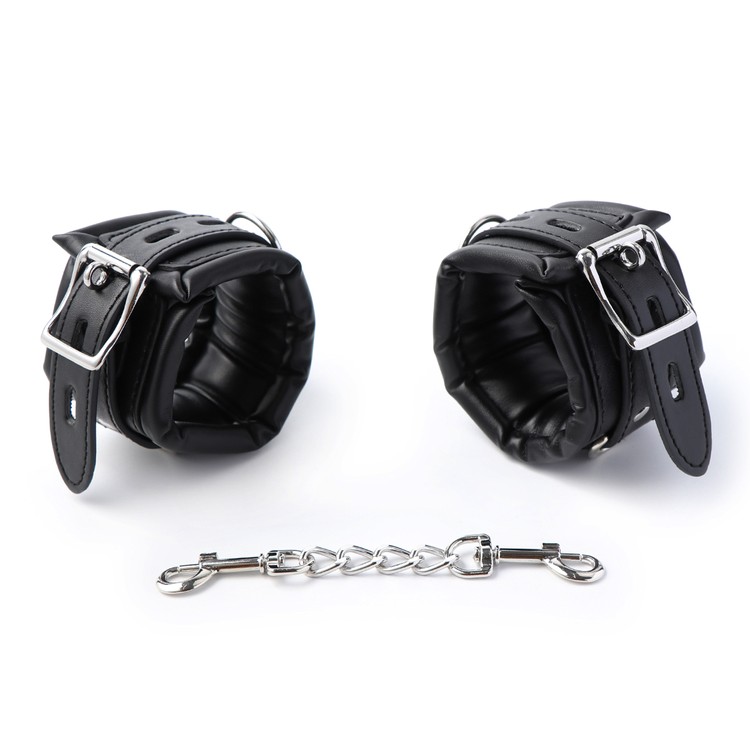 אזיקי ידיים  מרופדים עם אבזמים