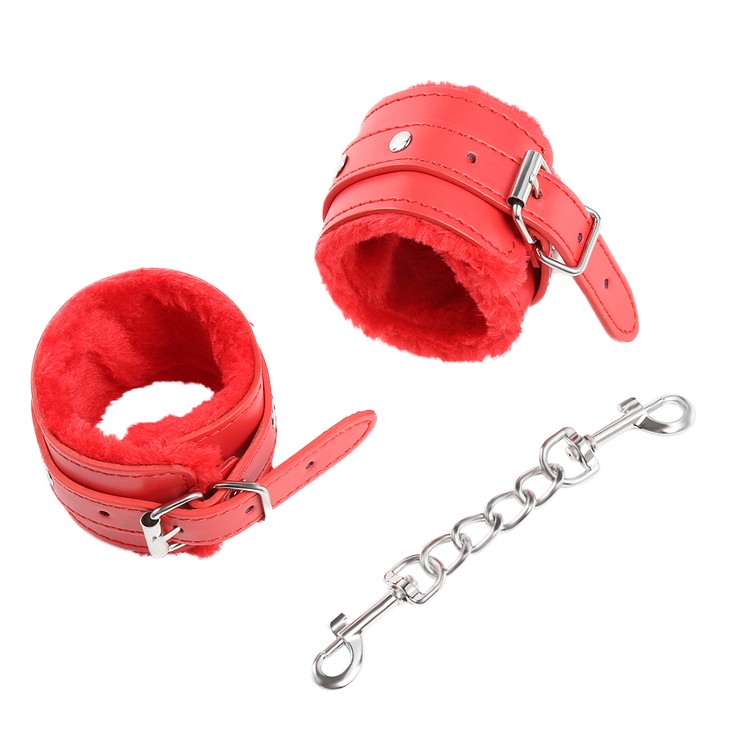 אזיקי ידיים אדומים עם פרווה ואבזמים