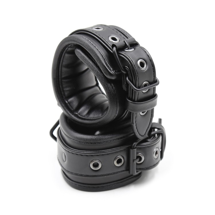 אזיקי ידיים עבים עם אבזמים שחורים